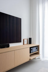 Rustig maatwerk interieur met licht eikenhout-Witteveen interieur architecten-badkamermeubel maatwerk,eikenhouten kasten,garderobekast op maat,licht interieur ontwerp,moderne opbergoplossingen,slaapkamerkasten,thuiswerkplek op maat,tv meubel op maat-Maatwerk Interieur met Licht Eikenhout en Slimme Opbergruimte-OBLY