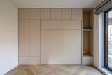 Rustig maatwerk interieur met licht eikenhout-Witteveen interieur architecten-badkamermeubel maatwerk,eikenhouten kasten,garderobekast op maat,licht interieur ontwerp,moderne opbergoplossingen,slaapkamerkasten,thuiswerkplek op maat,tv meubel op maat-Maatwerk Interieur met Licht Eikenhout en Slimme Opbergruimte-OBLY