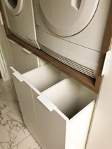 Slimme maatwerk bijkeuken met was- en droogopstelling-JJ interieurs-Bijkeuken,Inbouwkast,Interieurdesign,Maatwerk kast,Praktische bijkeuken,Wasmachinekast,Wasruimte-Maatwerk bijkeuken met wasmachinekast | Slim opbergen-OBLY