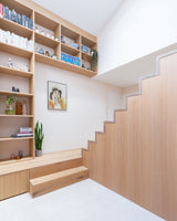 Slimme maatwerkoplossingen in een moderne gezinswoning-oker&goud-boekenkast op maat,kleur- en materiaaladvies,modern interieur,moderne woning,open leefruimte,terrazzo,trapmeubel,woonkeuken-Moderne gezinswoning met maatwerk interieur | OKER&GOUD-OBLY