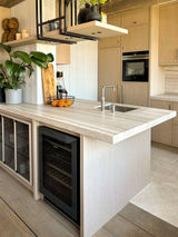 Speelse maatwerk keuken in traditionele Zaanse woning-Studio A-keuken-Ruim keukenontwerp in Zaanse woning Oostknollendam | Studio Å-OBLY