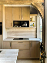 Speelse maatwerk keuken in traditionele Zaanse woning-Studio A-keuken-Ruim keukenontwerp in Zaanse woning Oostknollendam | Studio Å-OBLY