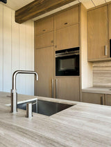 Speelse maatwerk keuken in traditionele Zaanse woning-Studio A-keuken-Ruim keukenontwerp in Zaanse woning Oostknollendam | Studio Å-OBLY