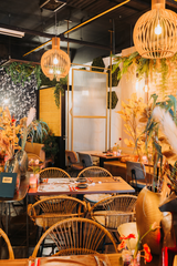 Stalen Roomdividers in een restaurant-Stalen Roomdivider-Roomdivider-Stalen Roomdividers met Canuleglas -OBLY