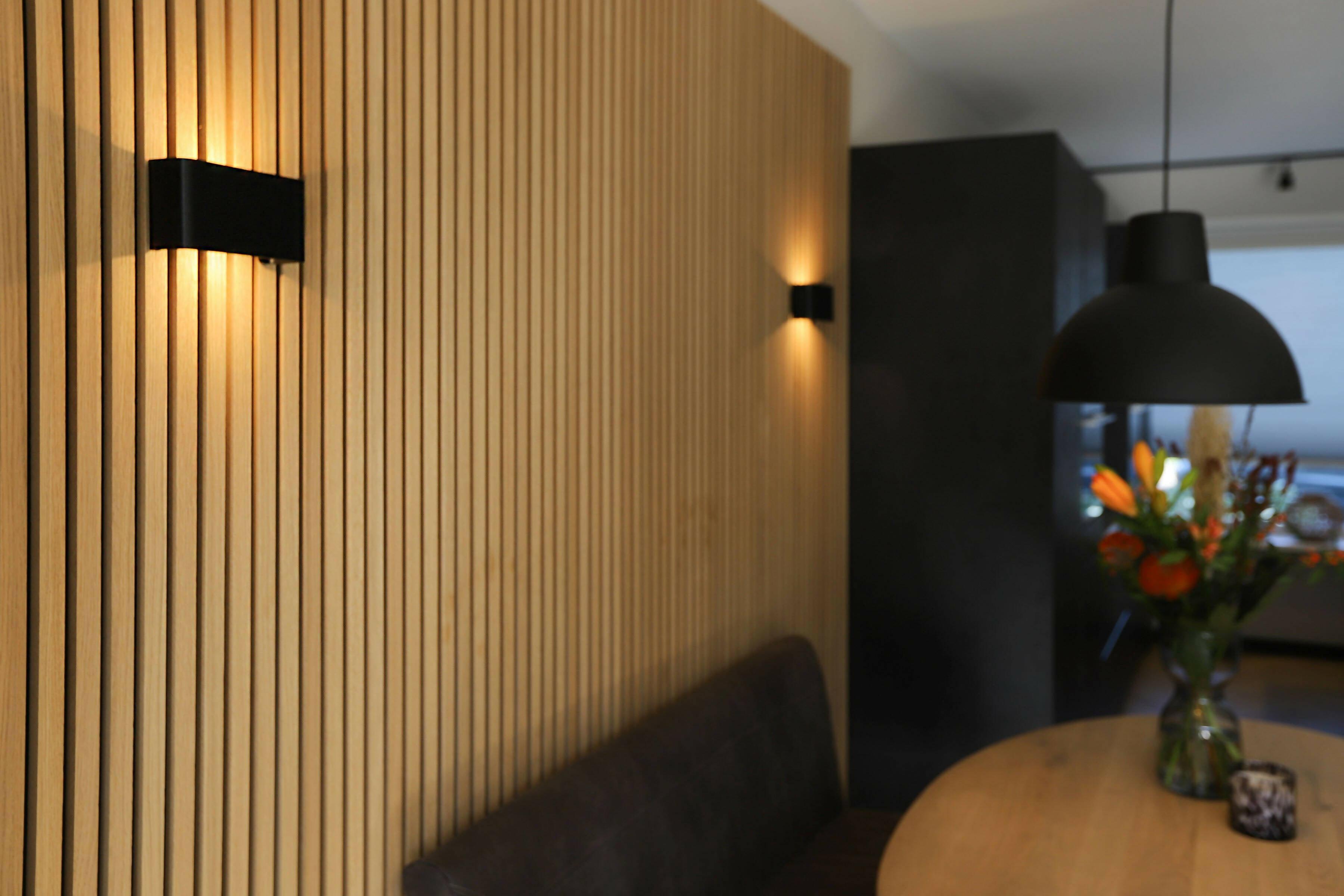 Stijlvol warm woonkamer design-Huyze de Tulp-beige interieur,hout in interieur,interieur woonkamer design,Keuken,luxe woonkamer,modern woonkamer interieur,warm woonkamer design,woonkamer inspiratie,woonkamer interieur,woonkamer styling-Stijlvol warm woonkamer design-OBLY