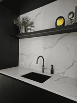 Strak Maatwerkinterieur met Marmeren Accenten-struijkinterieur-Keuken-Luxueus Maatwerkinterieur met Marmeren Accenten -OBLY