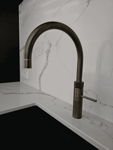 Strak Maatwerkinterieur met Marmeren Accenten-struijkinterieur-Keuken-Luxueus Maatwerkinterieur met Marmeren Accenten -OBLY