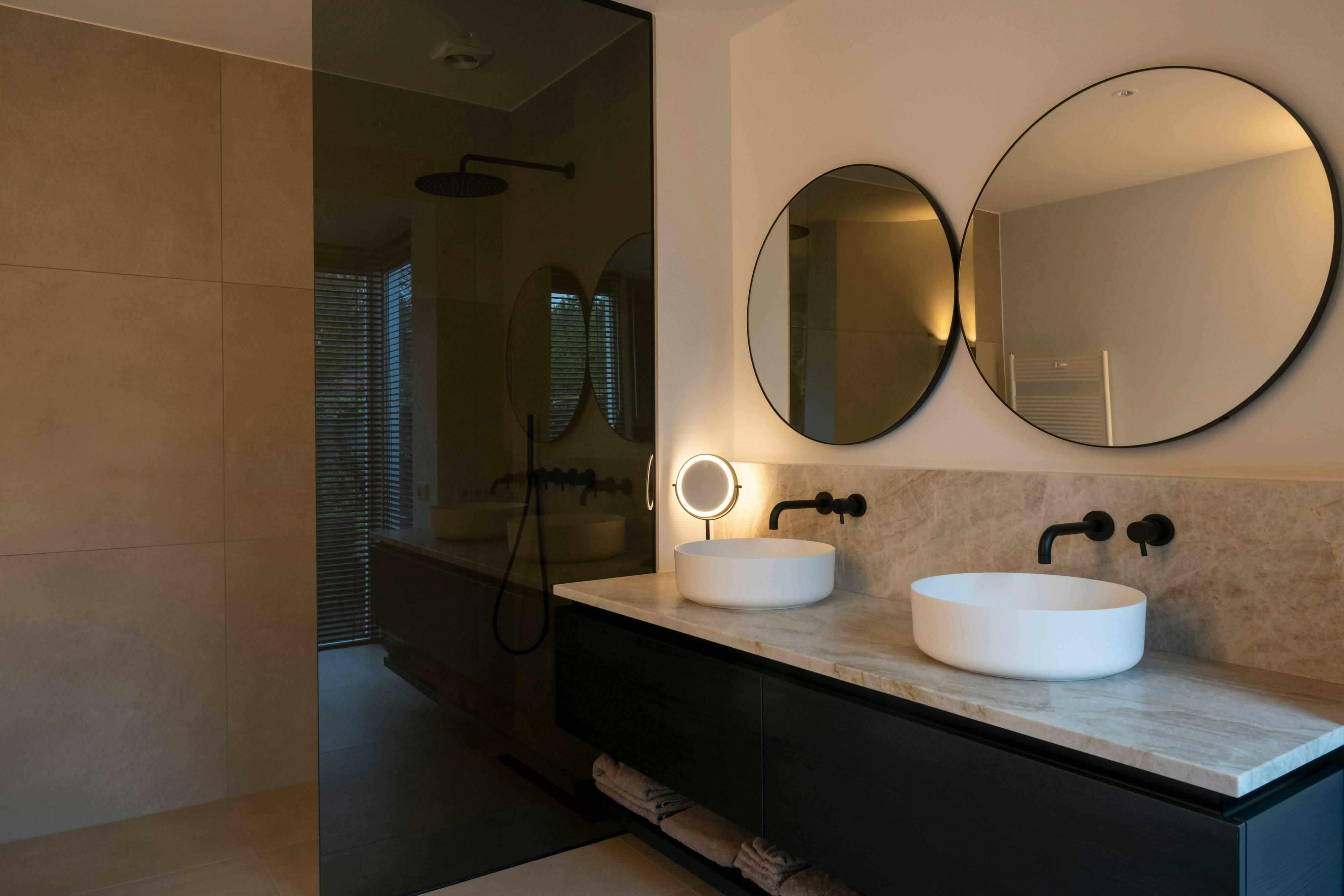 Strakke minimalistische badkamer-Wolfs Interieur-Badkamer,luxe badkamer,minimalistisch,spa gevoel,strak design-Strakke minimalistische badkamer-OBLY