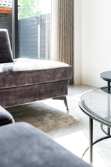 Tijdloze woonkamer design-VAN WOLFSWINKEL WONEN-Woonkamer-Tijdloze woonkamer design-OBLY