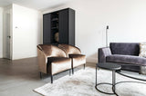 Tijdloze woonkamer design-VAN WOLFSWINKEL WONEN-Woonkamer-Tijdloze woonkamer design-OBLY