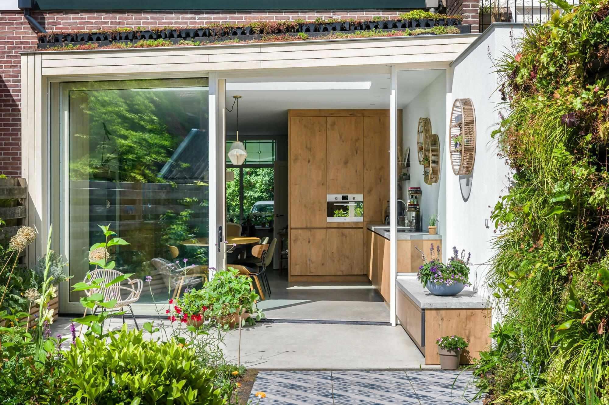 Uitbouw en Tuin in Perfecte Harmonie-Jaren 30 architect-Aanbouw,Eetkamer,Exterieur,Keuken-Uitbouw en Tuin in Perfecte Harmonie-OBLY