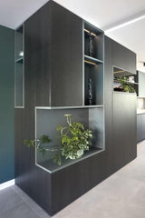 Uitbouw met maatwerk keuken en roomdivider-Joolsdesign-Aanbouw,Interieurontwerp,Keuken inspiratie,Lichtplan,Maatwerk kast,maatwerk keuken,moderne keuken,open keuken,roomdivider,TV meubel,uitbouw woning,woonkamer inspiratie-Uitbouw met maatwerk keuken en roomdivider | Joolsdesign-OBLY
