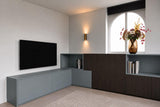 Uitbouw met maatwerk keuken en roomdivider-Joolsdesign-Aanbouw,Interieurontwerp,Keuken inspiratie,Lichtplan,Maatwerk kast,maatwerk keuken,moderne keuken,open keuken,roomdivider,TV meubel,uitbouw woning,woonkamer inspiratie-Uitbouw met maatwerk keuken en roomdivider | Joolsdesign-OBLY
