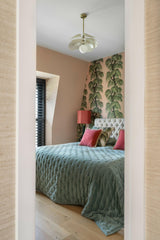 Unieke Identiteit met Kleur, Behang en Designverlichting-Wendy Verhaegh Interior Design-woonkamer-Stijlvol Interieurontwerp Familiehuis -OBLY