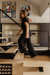 Luxe loft in oude textielfabriek met maatwerk keuken en designtrap