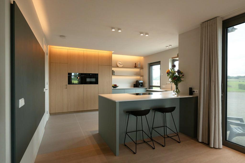 Van Boerderij naar Woonboerderij: Een Groene Oase in Zuid-Limburg-ELKE SPECK INTERIEURONTWERP-groene oase interieur,Keuken,luxe woonboerderij,maatwerk woonkeuken,natuurlijke interieurmaterialen,open leefruimte,stijlvolle wooninspiratie,verbouwing boerderijwoning,Woonboerderij,woonboerderij renovatie,Woonkamer-OBLY