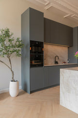 Van Kantoor naar Herenhuis-In je sas interieur-badkamer,herenhuis,keuken,woonkamer-Herenhuis Transformatie in Den Haag – Tijdloos Familiehuis-OBLY