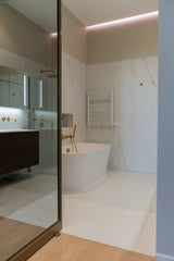 Van Kantoor naar Herenhuis-In je sas interieur-badkamer,herenhuis,keuken,woonkamer-Herenhuis Transformatie in Den Haag – Tijdloos Familiehuis-OBLY