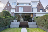 Verbouwing met aanbouw in Hillegersberg-Sensbouw-Luxe keuken design,Stalen puien interieur,Veel daglicht woning,Visgraat vloer interieur,Woonkamer met tuin verbinding-Verbouwing met moderne aanbouw-OBLY