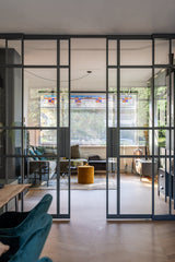 Verbouwing met aanbouw in Hillegersberg-Sensbouw-Luxe keuken design,Stalen puien interieur,Veel daglicht woning,Visgraat vloer interieur,Woonkamer met tuin verbinding-Verbouwing met moderne aanbouw-OBLY