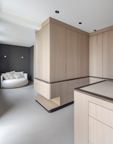 Vervolg urban vila met vleugje-INGE BOUMAN INTERIEUR | ARCHITECTUUR-Maatwerk eiken kast met geïntegreerd bureau | Minimalistisch interieur-OBLY