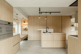 Warme gezinswoning met maatwerk en natuursteen-Studio Loewak-interieur ontwerp lommel,interieur renovatie,moderne leefkeuken,natuursteen keuken,transparante haard-Warme gezinswoning met maatwerk en natuursteen | Studio Loewak-OBLY