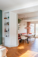 Warme maatwerk keuken met roze fronten en walnotenhout-Witteveen interieur architecten-Keuken,luxe keuken ontwerp,maatwerk keuken,moderne woonkeuken,roze keuken,tv wand op maat,walnotenhout interieur,warme wooninspiratie-Warme Maatwerk Keuken met Roze Fronten en Walnotenhout-OBLY