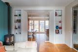 Warme maatwerk keuken met roze fronten en walnotenhout-Witteveen interieur architecten-Keuken,luxe keuken ontwerp,maatwerk keuken,moderne woonkeuken,roze keuken,tv wand op maat,walnotenhout interieur,warme wooninspiratie-Warme Maatwerk Keuken met Roze Fronten en Walnotenhout-OBLY