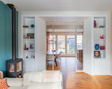 Warme maatwerk keuken met roze fronten en walnotenhout-Witteveen interieur architecten-Keuken,luxe keuken ontwerp,maatwerk keuken,moderne woonkeuken,roze keuken,tv wand op maat,walnotenhout interieur,warme wooninspiratie-Warme Maatwerk Keuken met Roze Fronten en Walnotenhout-OBLY