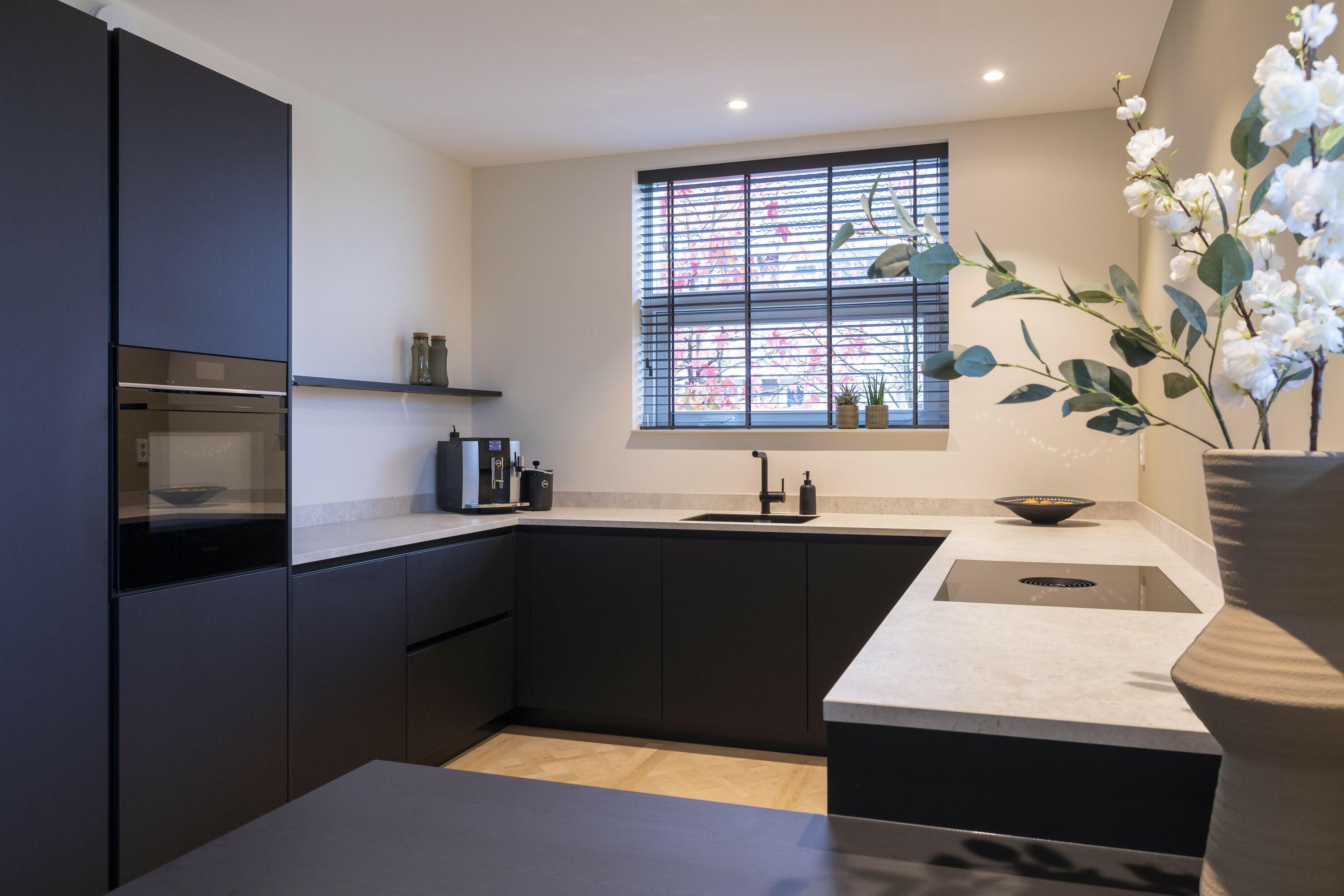Woningrenovatie met Moderne Uitstraling en Maatwerk-Jessica Kuhne-Interieurontwerp,Keuken,Maatwerk kast,Minimalistisch interieur,Woningrenovatie-OBLY