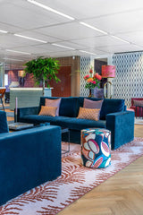 Zakelijke omgeving met Hotel Chique Uitstraling-Wendy Verhaegh Interior Design-Woonkamer-Modern Kantoorontwerp, Functioneel en Hotel-Chique -OBLY