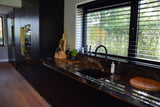 Zwarte moderne maatwerk keuken met strak design-Anselm Oome Interieurbouw-Keuken,Keuken inspiratie,maatwerk keuken,moderne keuken,strak keukenontwerp,zwarte keuken-Zwarte moderne maatwerk keuken | Anselm Oome Interieurbouw-OBLY