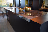 Zwarte moderne maatwerk keuken met strak design-Anselm Oome Interieurbouw-Keuken,Keuken inspiratie,maatwerk keuken,moderne keuken,strak keukenontwerp,zwarte keuken-Zwarte moderne maatwerk keuken | Anselm Oome Interieurbouw-OBLY