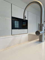 herinrichting begane grond met open keuken-Lin design-herinrichting-begane-grond,interieur-renovatie,keuken-interieur,keuken-met-kookeiland,keuken-op-maat,keuken-renovatie,moderne-keuken,open-keuken,open-woonruimte,renovatie-amstelveen,woning-renovatie,woning-verbouwing-OBLY