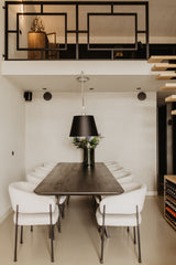 Luxe loft in oude textielfabriek met maatwerk keuken en designtrap