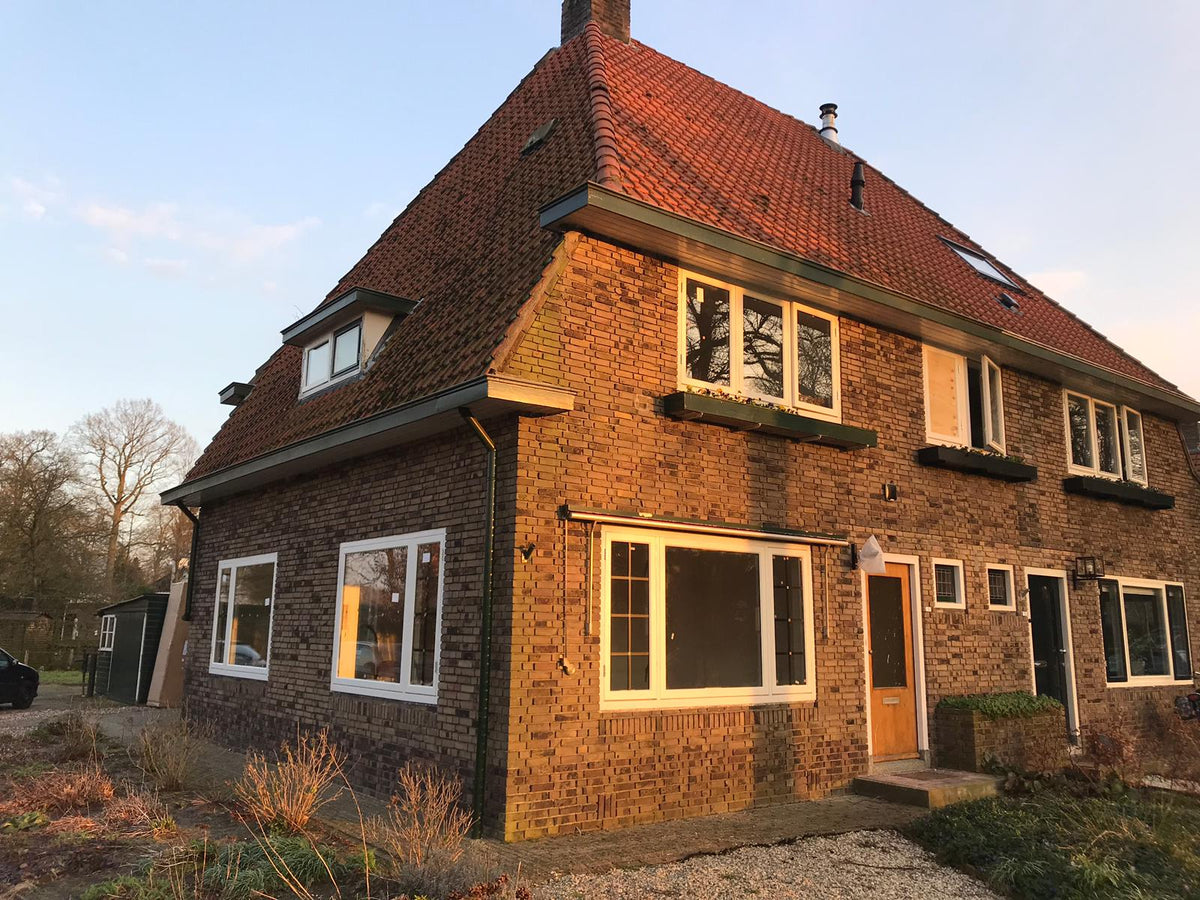 Jaren 30 woning voor de verbouwing en renovatie