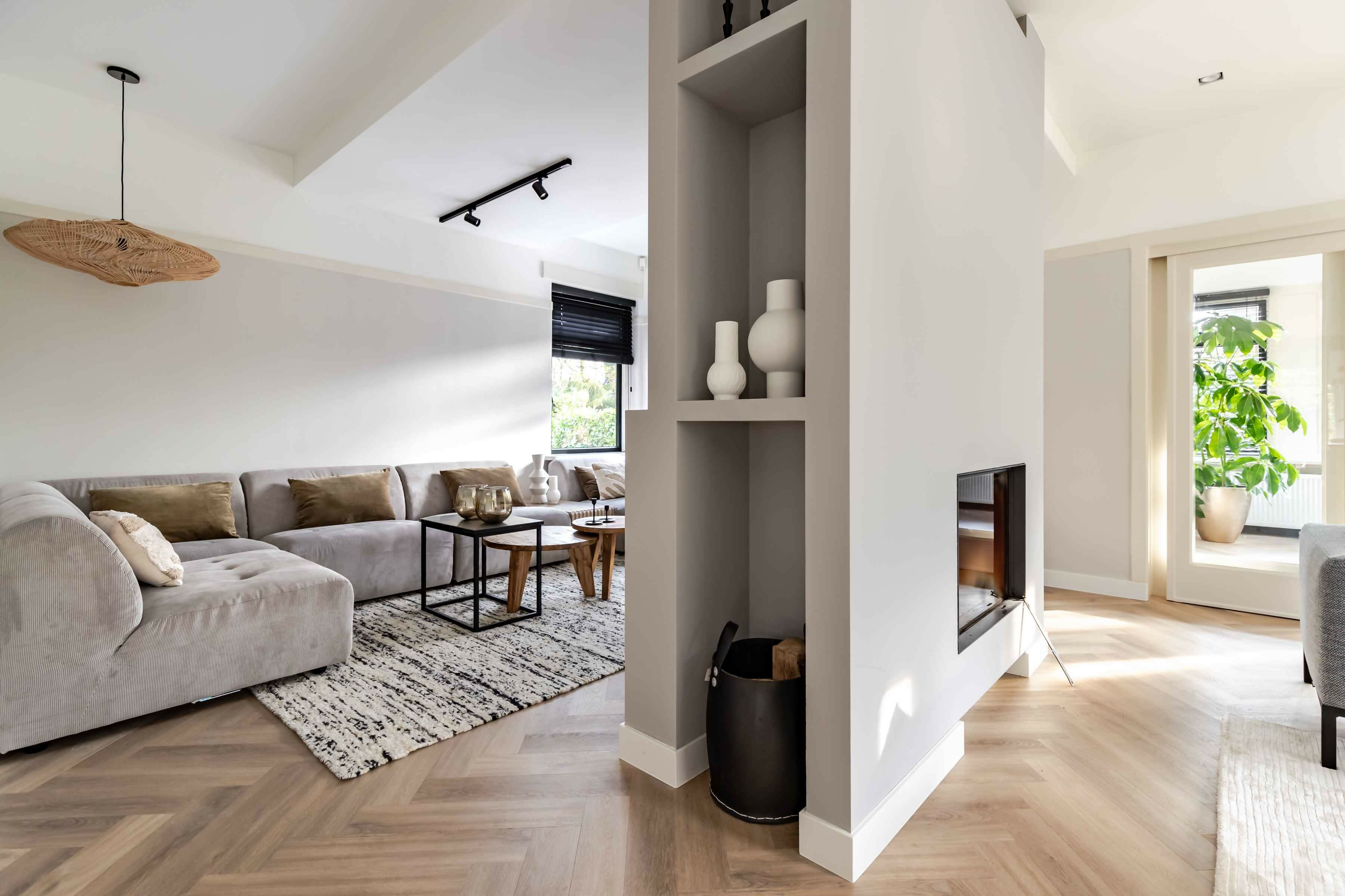 karakteristieke jaren '30 villa-Nuevo Interior Design-Authentieke details,Interieurontwerp,Landelijk wonen,Moderne elementen,Open haard,Sfeervol wonen,woonkamer-Jaren '30 Villa – Renovatie met Karakter en Comfort | Nuevo Interior D-OBLY