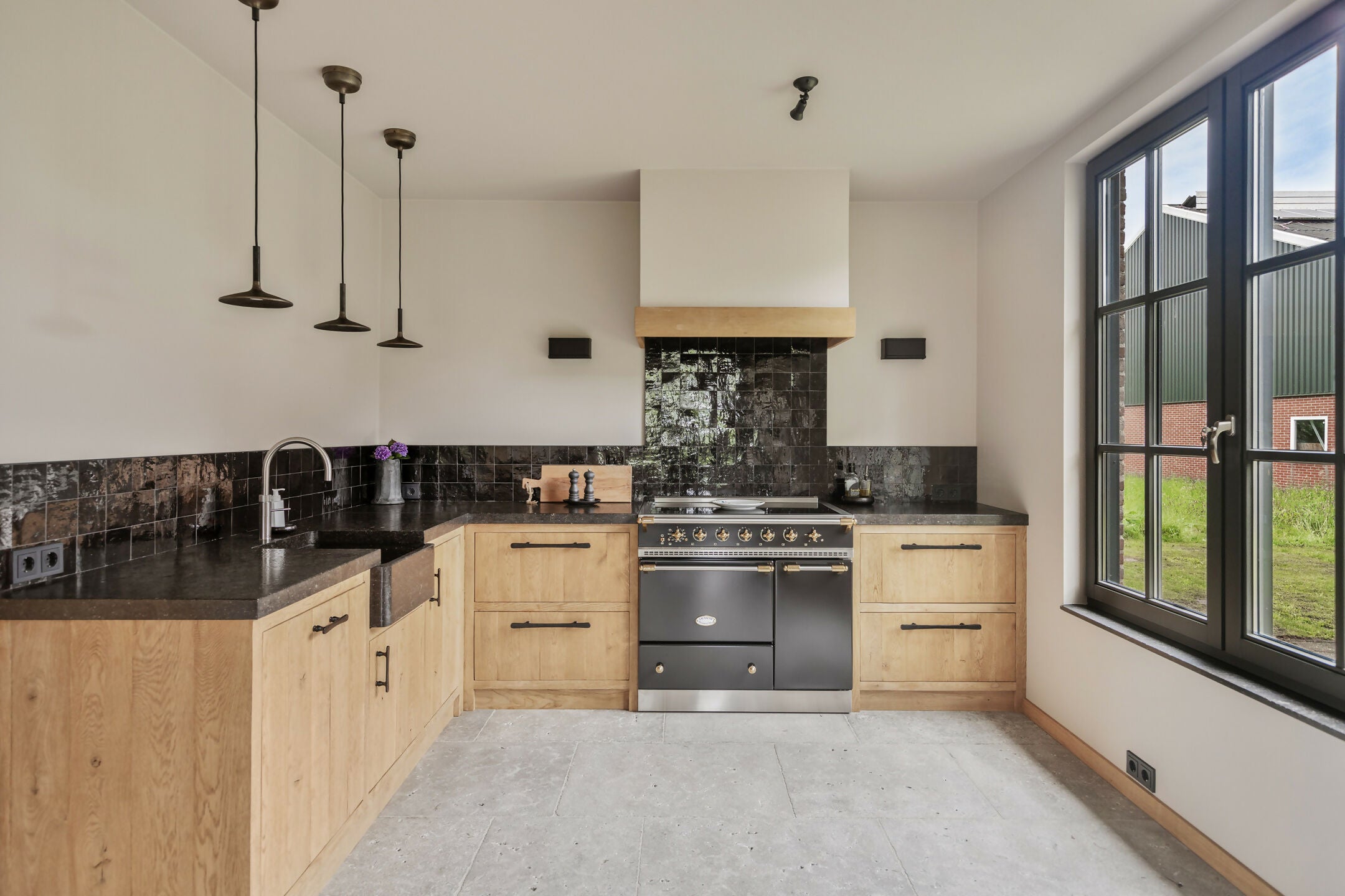 landelijke boerderijwoning-Brobbel Interieur-keuken,woonkamer-Stoer en landelijk interieur voor vrijstaande boerderij-OBLY