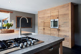 landelijke maatwerk keuken met kookeiland-voermans-beton-keukenblad,betonnen-werkblad,design-keuken,houten-keuken,keuken-eiland,keuken-inspiratie,keuken-met-kookeiland,keuken-met-zitplaatsen,keuken-op-maat,landelijke-keuken,landelijke-woonkeuken,maatwerk-keuken,robuuste-keuken,woonkeuken-landelijke maatwerk keuken met betonnen werkblad-OBLY