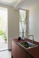 maatwerk design keuken met bordeaux rood kookeiland-voermans-bordeaux-keuken,design-interieur,design-keuken,interieurbouw-keuken,keuken-op-maat,luxe-keuken,maatwerk-keuken,maatwerk-kookeiland,minimalistische-keuken,moderne-keuken,moderne-keuken-inspiratie,rode-keuken-maatwerk design keuken met bordeaux kookeiland-OBLY