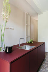 maatwerk design keuken met bordeaux rood kookeiland-voermans-bordeaux-keuken,design-interieur,design-keuken,interieurbouw-keuken,keuken-op-maat,luxe-keuken,maatwerk-keuken,maatwerk-kookeiland,minimalistische-keuken,moderne-keuken,moderne-keuken-inspiratie,rode-keuken-maatwerk design keuken met bordeaux kookeiland-OBLY