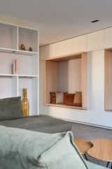 maatwerk interieur met wandkast en moderne leefkeuken-Studio Thirty Two-interieur-ontwerp,interieur-renovatie,maatwerk-interieur,maatwerk-kasten,maatwerk-wandkast,modern-interieur,moderne-keuken,open-leefruimte,woning-verbouwing,Woonkamer,woonkamer-ontwerp-OBLY