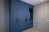 maatwerk interieur voor praktijkruimte en receptiebalie-voermans-design-interieur,interieur-op-maat,maatwerk-balie,maatwerk-interieur,maatwerk-kasten,maatwerk-meubilair,praktijkinrichting,praktijkinterieur,praktijkruimte-interieur,receptiebalie,wachtruimte-interieur,zakelijke-interieurbouw-maatwerk praktijkinterieur met receptiebalie-OBLY