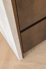 maatwerk keuken en tv-meubel met haardwand-voermans-design-keuken,haardwand,houten-keuken,kastenwand-keuken,keuken-interieur,keuken-met-kookeiland,luxe-interieur,maatwerk-interieur,maatwerk-keuken,maatwerk-tv-meubel,moderne-keuken,moderne-woonkamer,tv-meubel-op-maat,woonkamer-interieur-Maatwerk donker eiken keuken en tv-meubel -OBLY