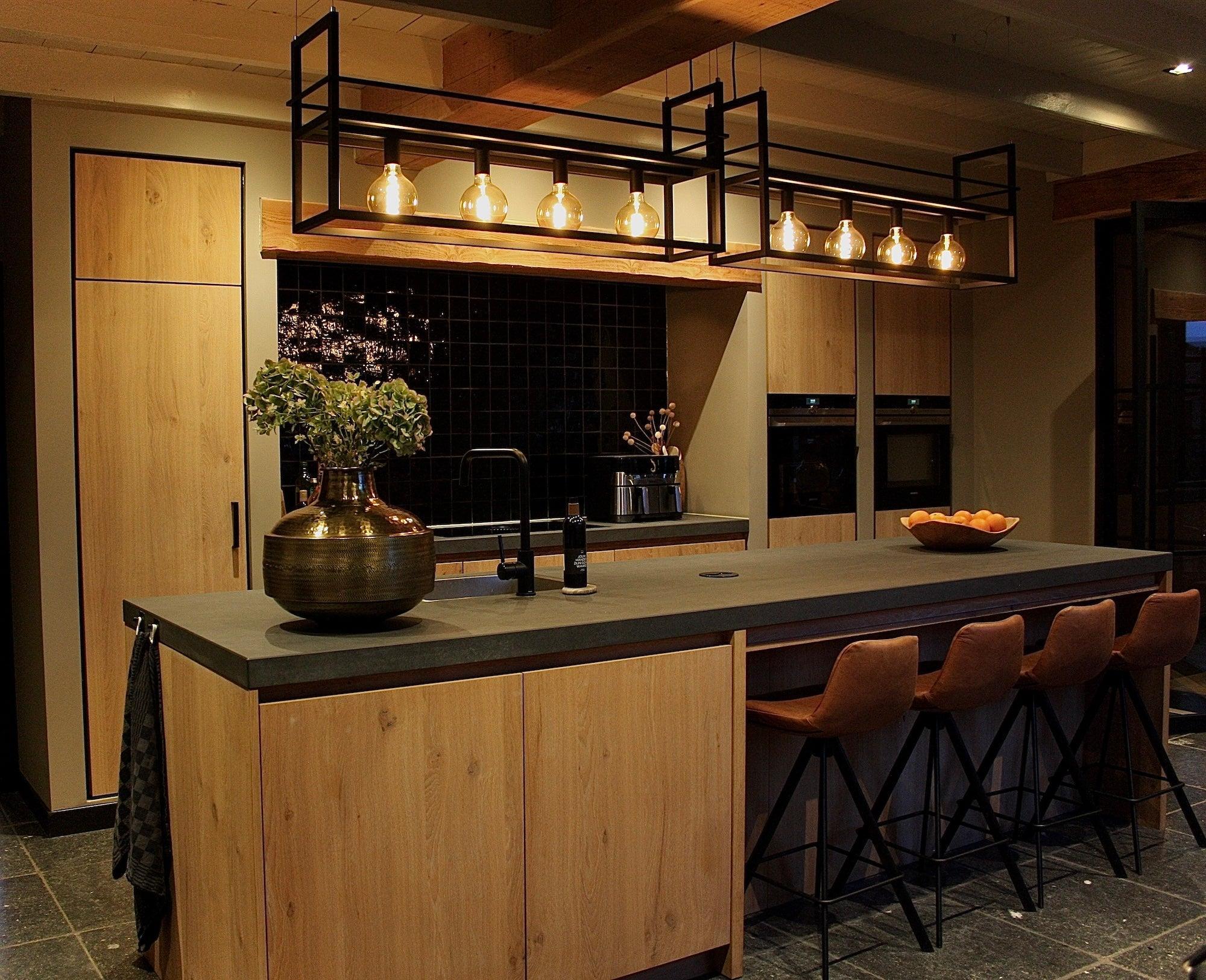 maatwerk keuken met kookeiland en bar-voermans-design-keuken,houten-keuken,keuken-interieur,keuken-met-bar,keuken-met-barkrukken,keuken-met-kookeiland,keuken-op-maat,kookeiland-met-bar,luxe-keuken,maatwerk-keuken,maatwerk-keuken-kasten,moderne-keuken-OBLY