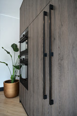 moderne interieur renovatie met luxe keuken en open leefruimte-Studio Thirty Two-Interieur,interieur-renovatie,keuken-met-kookeiland,luxe-interieur,maatwerk-interieur,modern-interieur,moderne-keuken,open-leefruimte,stalen-deuren,woning-verbouwing,woonkamer-renovatie-luxe keuken met kookeiland en moderne open leefruimte-OBLY