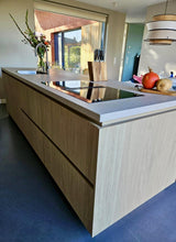 moderne maatwerk keuken met kookeiland en licht hout-voermans-design-keuken,greeploze-keuken,houten-keuken,keuken-eiland,keuken-inspiratie,keuken-interieur,keuken-met-kookeiland,keuken-op-maat,lichte-houten-keuken,maatwerk-keuken,minimalistische-keuken,moderne-keuken,moderne-woonkeuken,woonkeuken-moderne maatwerk keuken met kookeiland-OBLY