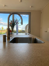 moderne maatwerk keuken met kookeiland en licht hout-voermans-design-keuken,greeploze-keuken,houten-keuken,keuken-eiland,keuken-inspiratie,keuken-interieur,keuken-met-kookeiland,keuken-op-maat,lichte-houten-keuken,maatwerk-keuken,minimalistische-keuken,moderne-keuken,moderne-woonkeuken,woonkeuken-moderne maatwerk keuken met kookeiland-OBLY