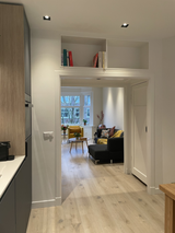 nieuwe indeling appartement met keukenverplaatsing-Lin design-appartement-amsterdam,appartement-interieur,appartement-renovatie,interieur-renovatie,keuken-met-eetbank,keuken-renovatie,keuken-verplaatsen,maatwerk-interieur,maatwerk-meubels,nieuwe-indeling-appartement,renovatie-amsterdam,woning-verbouwing-OBLY