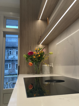 nieuwe indeling appartement met keukenverplaatsing-Lin design-appartement-amsterdam,appartement-interieur,appartement-renovatie,interieur-renovatie,keuken-met-eetbank,keuken-renovatie,keuken-verplaatsen,maatwerk-interieur,maatwerk-meubels,nieuwe-indeling-appartement,renovatie-amsterdam,woning-verbouwing-OBLY